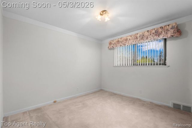 11495 Applewood Drive, Warren, MI 48093