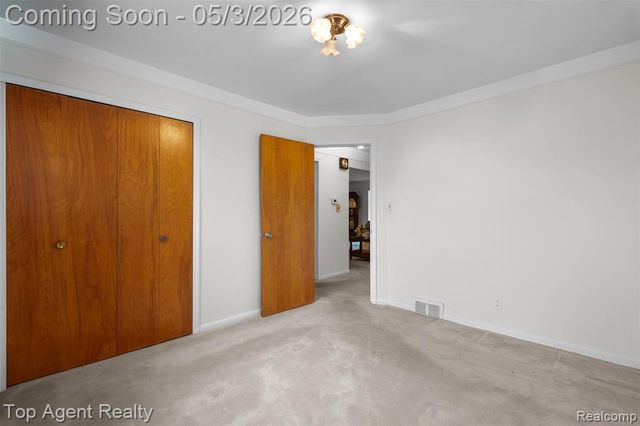 11495 Applewood Drive, Warren, MI 48093