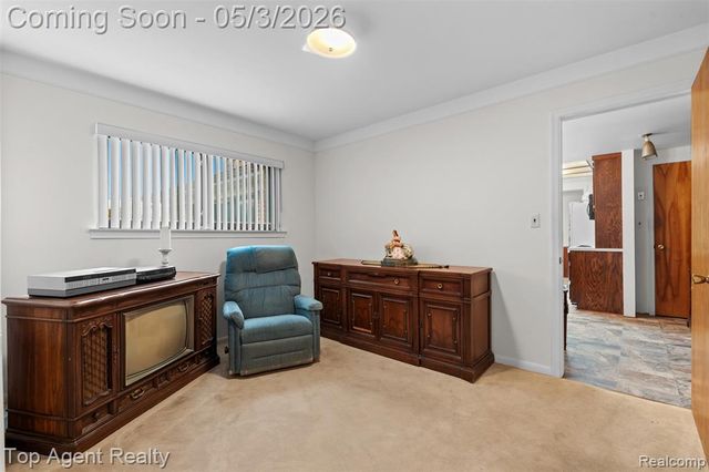 11495 Applewood Drive, Warren, MI 48093