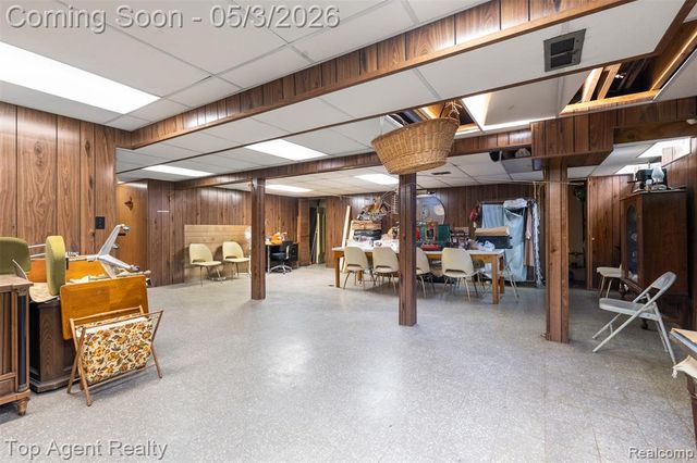 11495 Applewood Drive, Warren, MI 48093