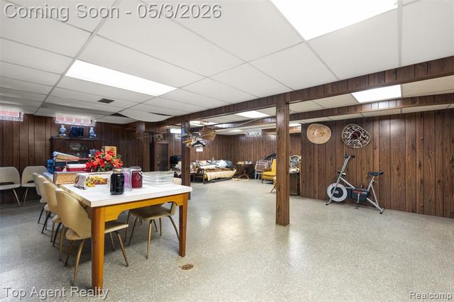 11495 Applewood Drive, Warren, MI 48093