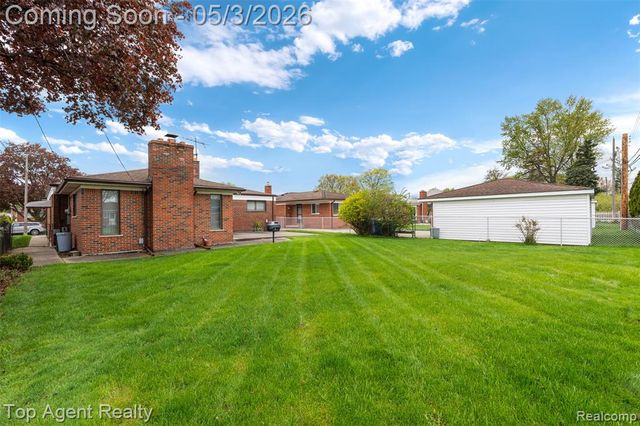 11495 Applewood Drive, Warren, MI 48093