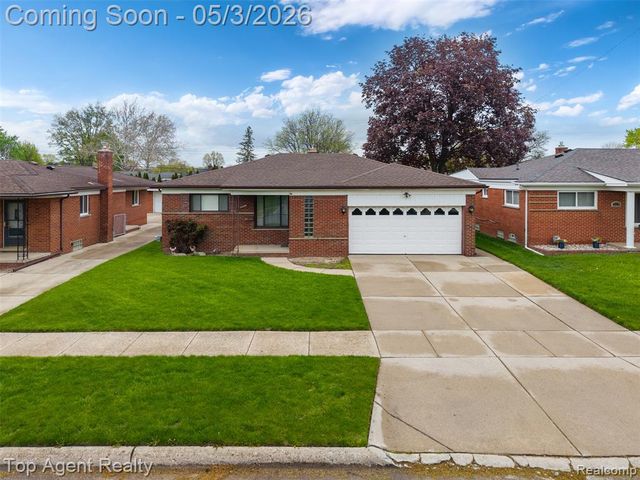 11495 Applewood Drive, Warren, MI 48093