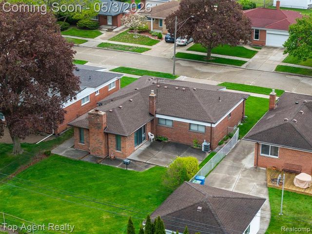 11495 Applewood Drive, Warren, MI 48093