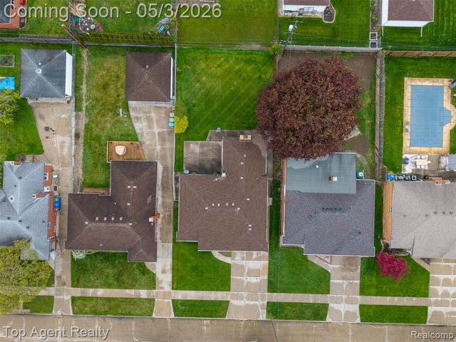 11495 Applewood Drive, Warren, MI 48093