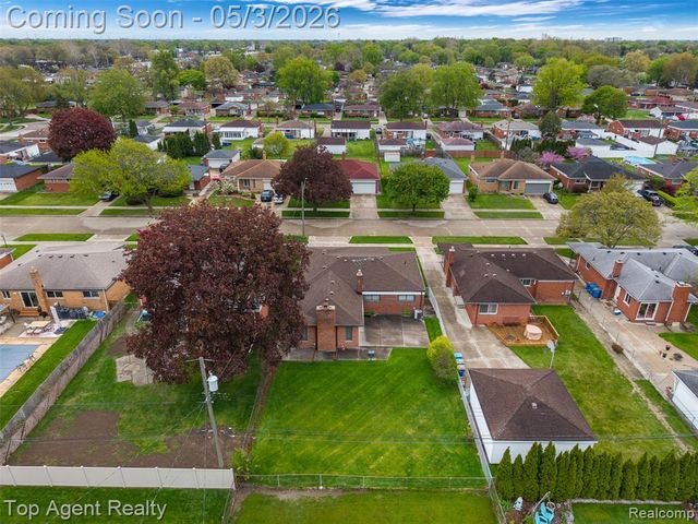 11495 Applewood Drive, Warren, MI 48093