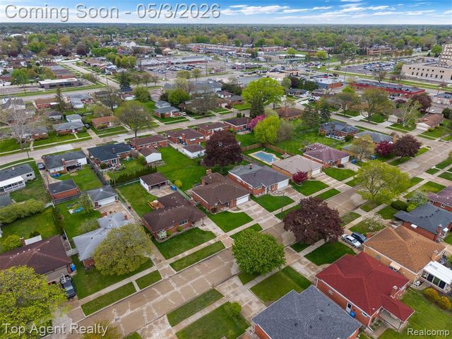 11495 Applewood Drive, Warren, MI 48093