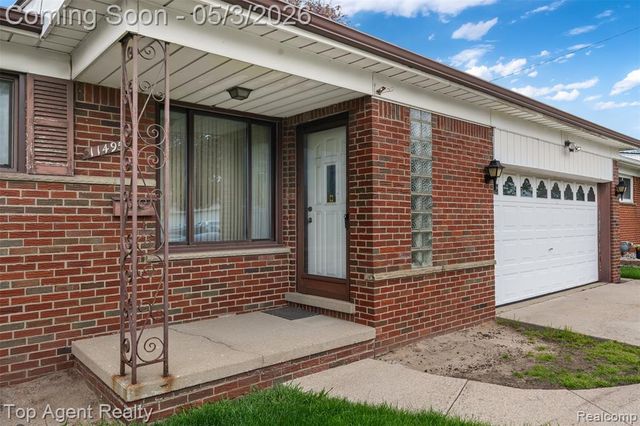 11495 Applewood Drive, Warren, MI 48093