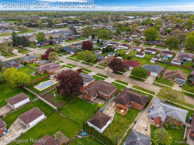 11495 Applewood Drive, Warren, MI 48093