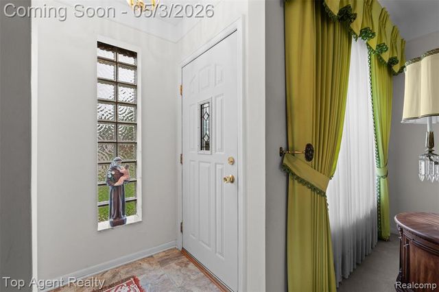 11495 Applewood Drive, Warren, MI 48093