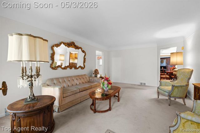 11495 Applewood Drive, Warren, MI 48093