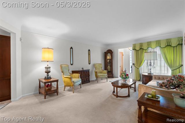 11495 Applewood Drive, Warren, MI 48093