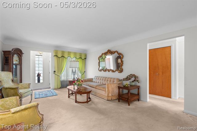 11495 Applewood Drive, Warren, MI 48093