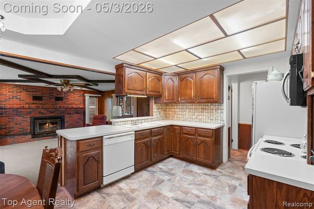 11495 Applewood Drive, Warren, MI 48093