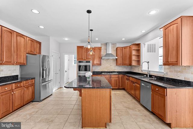 17229 GRAND VALLEY CT, Round Hill, VA 20141