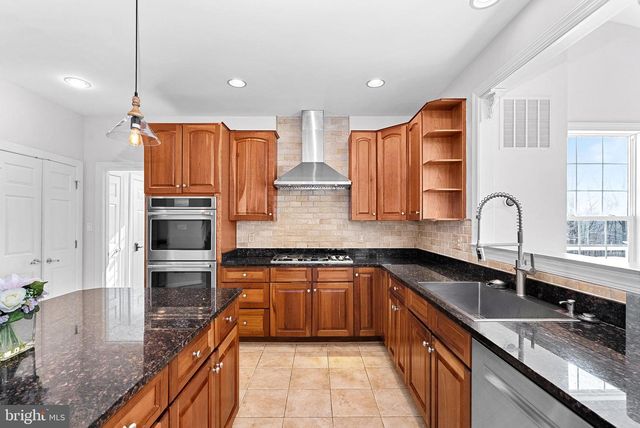 17229 GRAND VALLEY CT, Round Hill, VA 20141