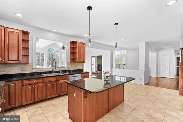 17229 GRAND VALLEY CT, Round Hill, VA 20141