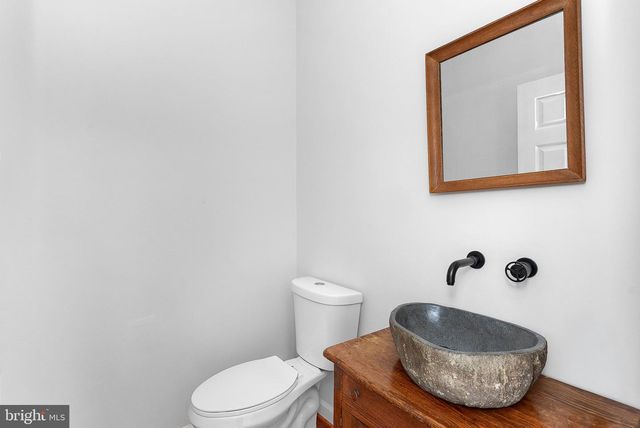 17229 GRAND VALLEY CT, Round Hill, VA 20141