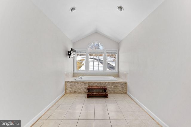 17229 GRAND VALLEY CT, Round Hill, VA 20141