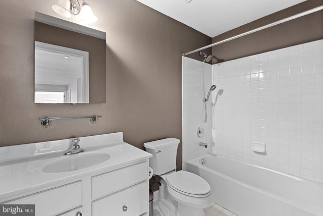 17229 GRAND VALLEY CT, Round Hill, VA 20141