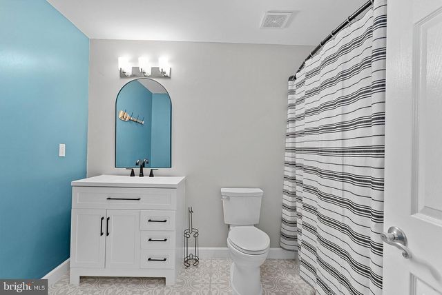 17229 GRAND VALLEY CT, Round Hill, VA 20141