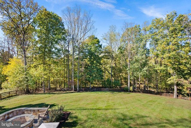 17229 GRAND VALLEY CT, Round Hill, VA 20141