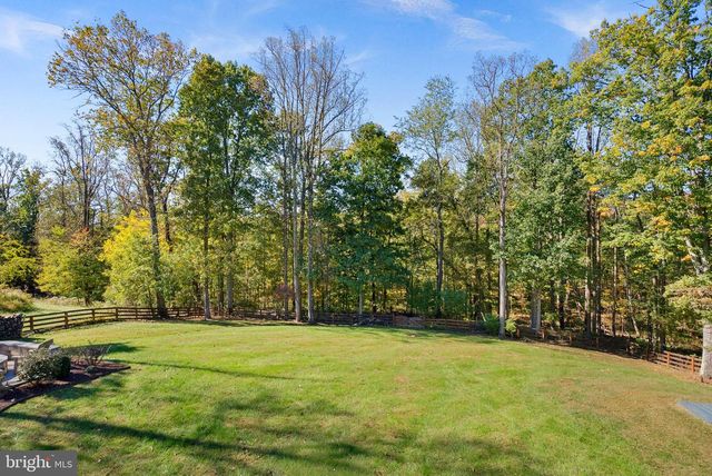 17229 GRAND VALLEY CT, Round Hill, VA 20141