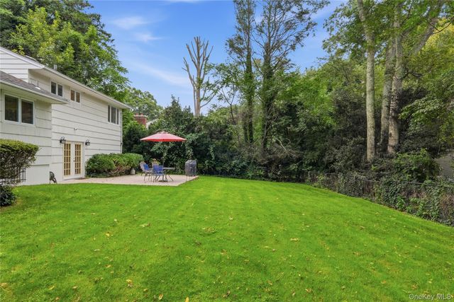 30 Oregon Drive, Huntington Station, NY 11746