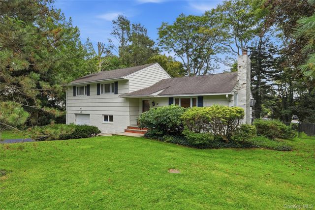 30 Oregon Drive, Huntington Station, NY 11746