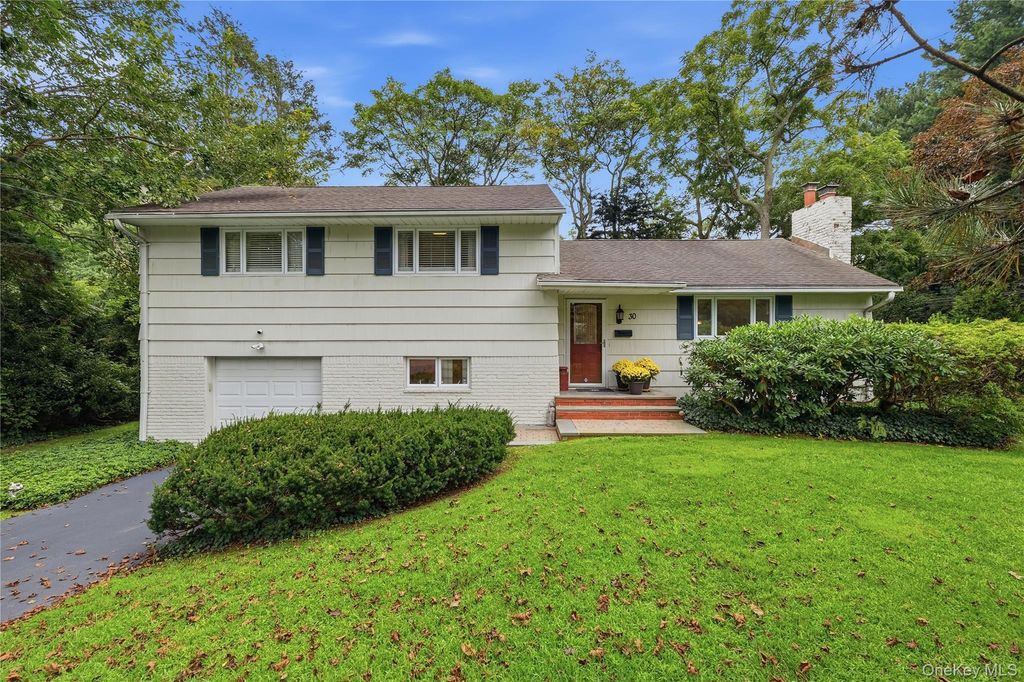 30 Oregon Drive, Huntington Station, NY 11746 — photo 2