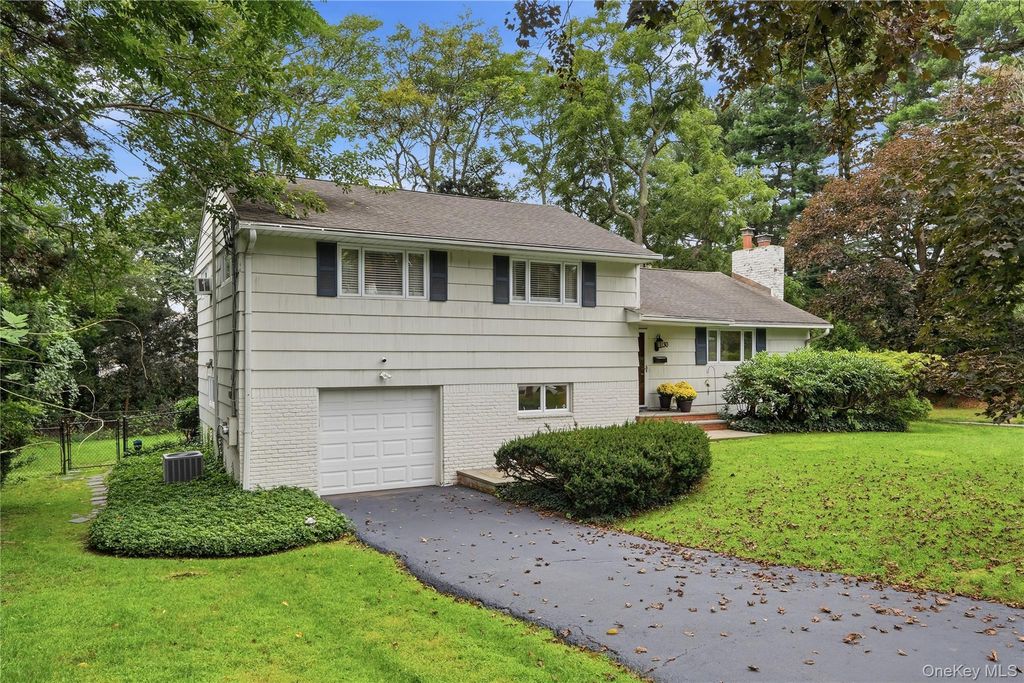 30 Oregon Drive, Huntington Station, NY 11746 — photo 3