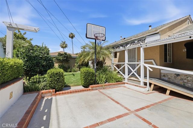 210 E 46th Street, Long Beach, CA 90807