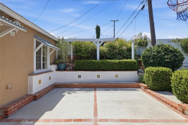 210 E 46th Street, Long Beach, CA 90807