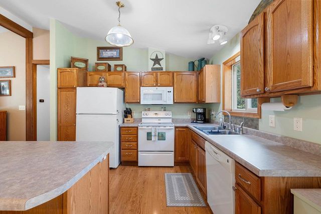 5808 LADE BEACH ROAD, Little Suamico, WI 54141