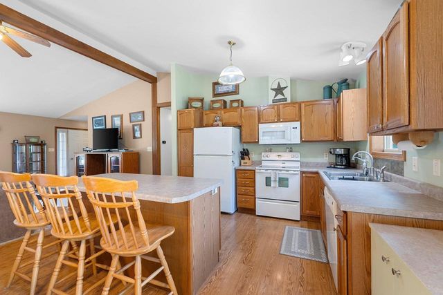 5808 LADE BEACH ROAD, Little Suamico, WI 54141