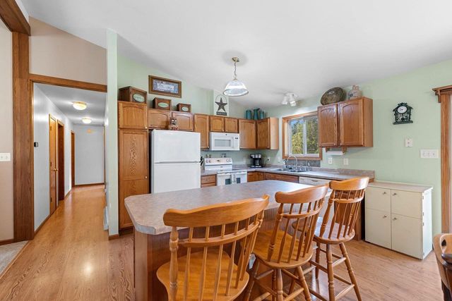 5808 LADE BEACH ROAD, Little Suamico, WI 54141