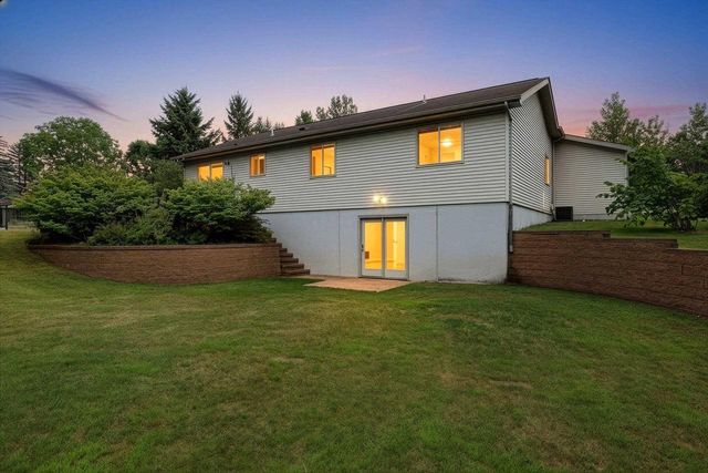 5808 LADE BEACH ROAD, Little Suamico, WI 54141