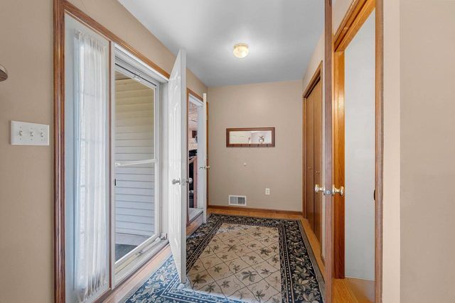 5808 LADE BEACH ROAD, Little Suamico, WI 54141