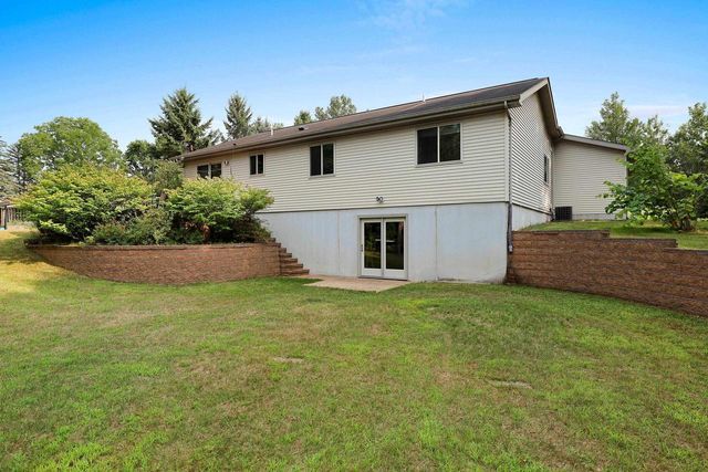 5808 LADE BEACH ROAD, Little Suamico, WI 54141
