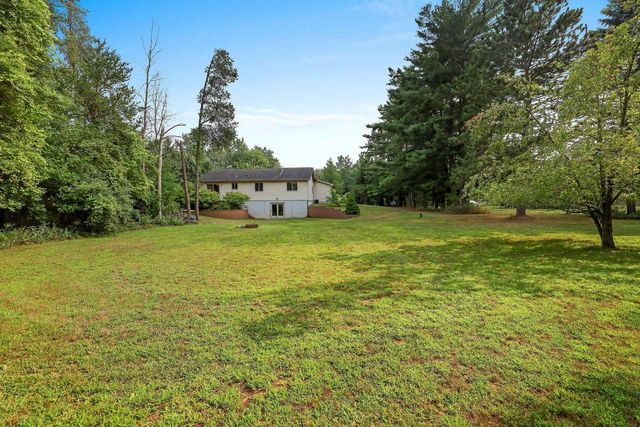 5808 LADE BEACH ROAD, Little Suamico, WI 54141