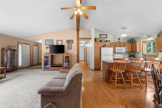 5808 LADE BEACH ROAD, Little Suamico, WI 54141
