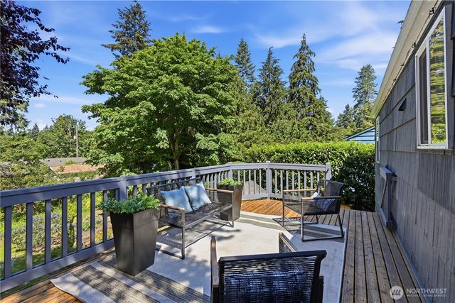 15839 15th Avenue NE, Shoreline, WA 98155