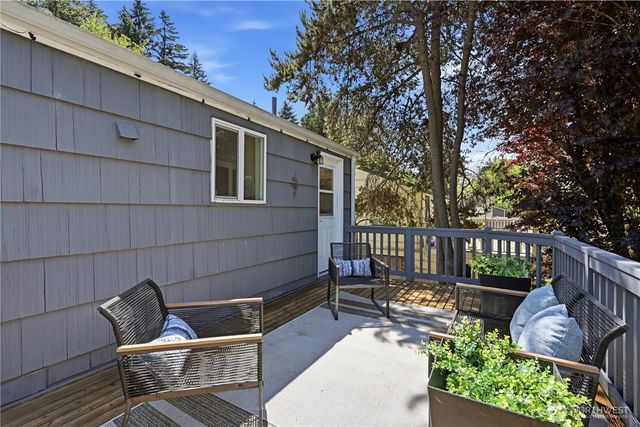 15839 15th Avenue NE, Shoreline, WA 98155