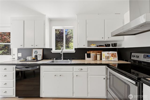 15839 15th Avenue NE, Shoreline, WA 98155