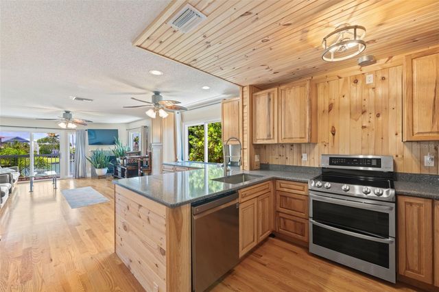 367 MADEIRA CIRCLE, Tierra Verde, FL 33715