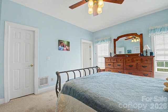 606 Carriage Commons Drive, Hendersonville, NC 28791