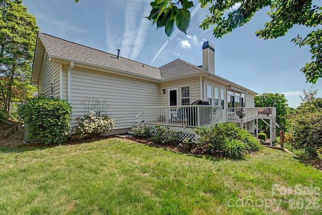 606 Carriage Commons Drive, Hendersonville, NC 28791