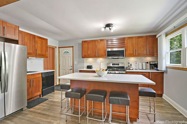 1569 Sherman Place, Des Plaines, IL 60016