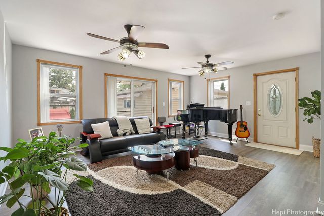 1569 Sherman Place, Des Plaines, IL 60016