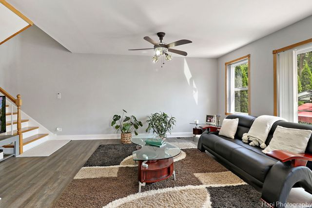 1569 Sherman Place, Des Plaines, IL 60016